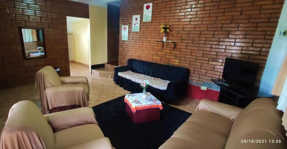 Iguazu Alojamiento "La Casa" Puerto Iguazu Bagian luar foto