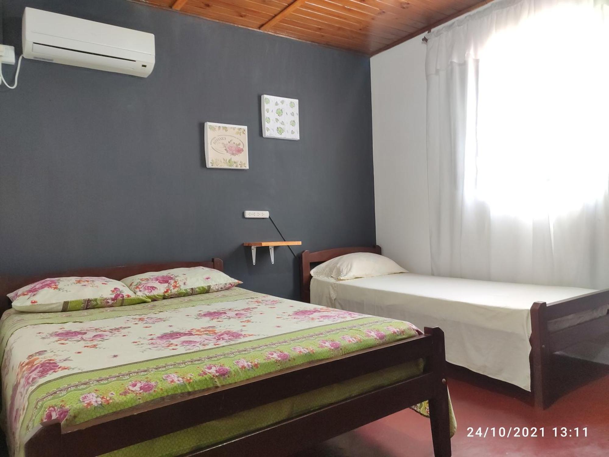 Iguazu Alojamiento "La Casa" Puerto Iguazu Ruang foto